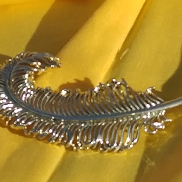 Vintage Feather Brooch - Picture 7 of 7